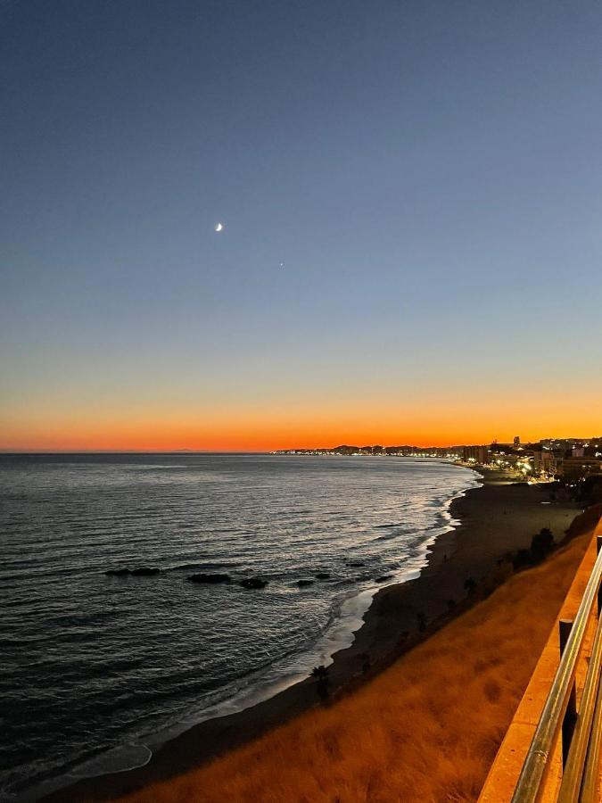 New City Penthouse Near Beach With Sunny Balcony ฟูเอนฮิโรลา ภายนอก รูปภาพ