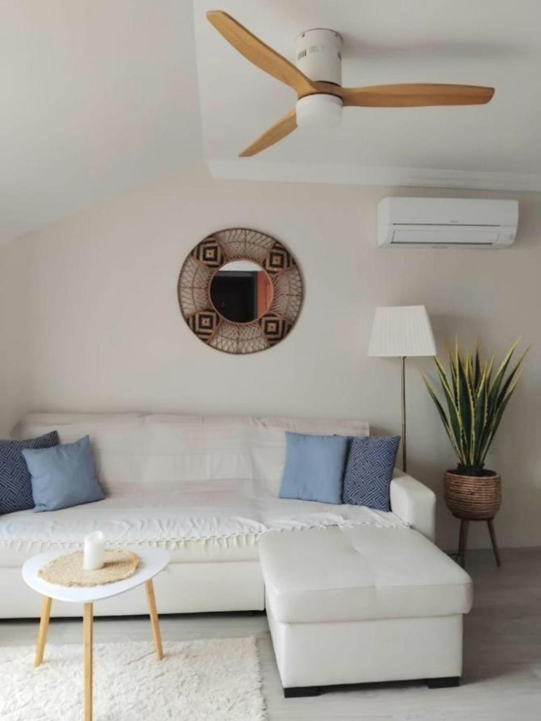 New City Penthouse Near Beach With Sunny Balcony ฟูเอนฮิโรลา ภายนอก รูปภาพ