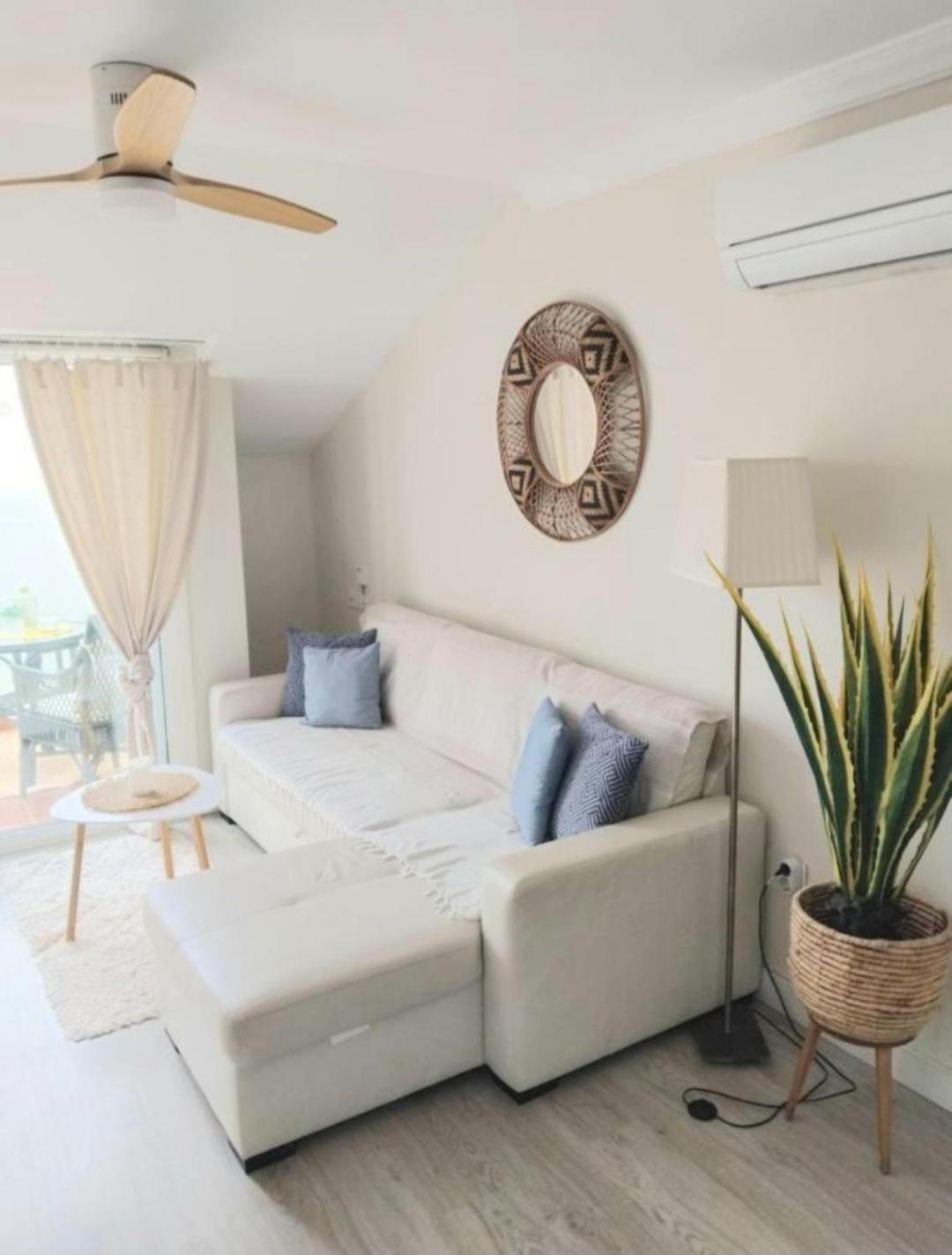 New City Penthouse Near Beach With Sunny Balcony ฟูเอนฮิโรลา ภายนอก รูปภาพ