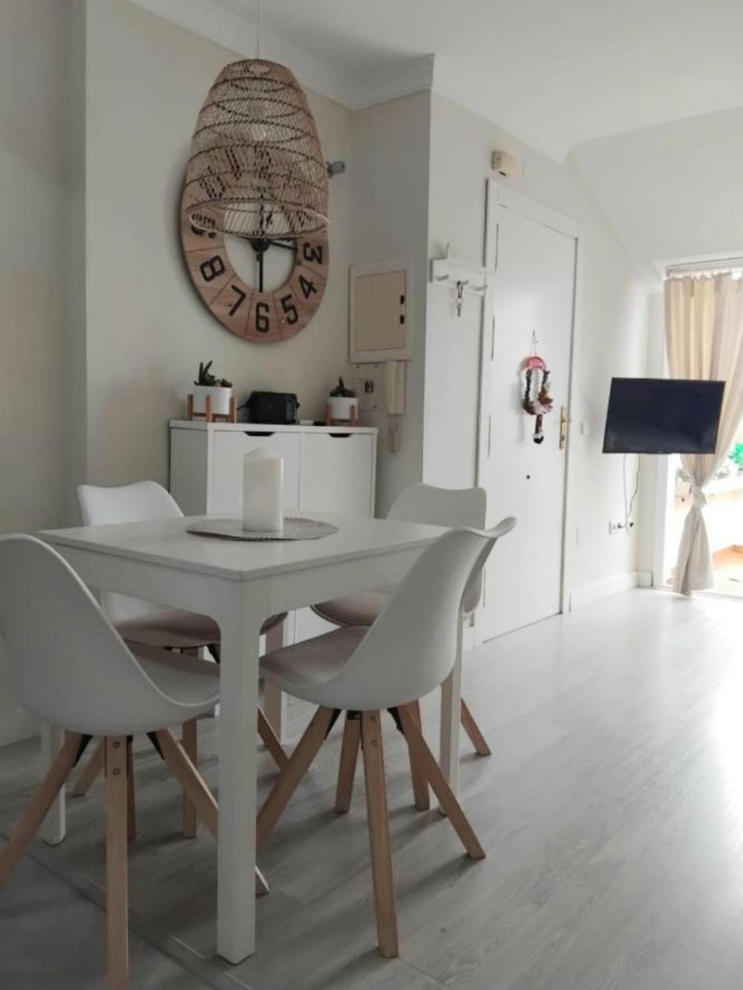 New City Penthouse Near Beach With Sunny Balcony ฟูเอนฮิโรลา ภายนอก รูปภาพ
