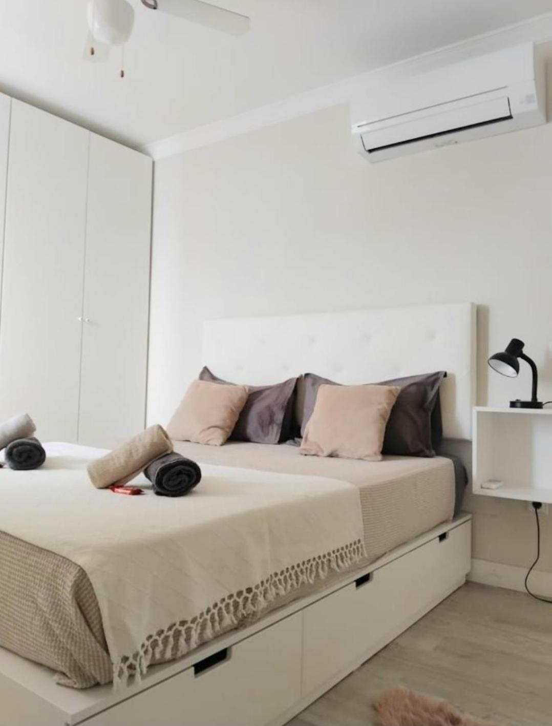 New City Penthouse Near Beach With Sunny Balcony ฟูเอนฮิโรลา ภายนอก รูปภาพ