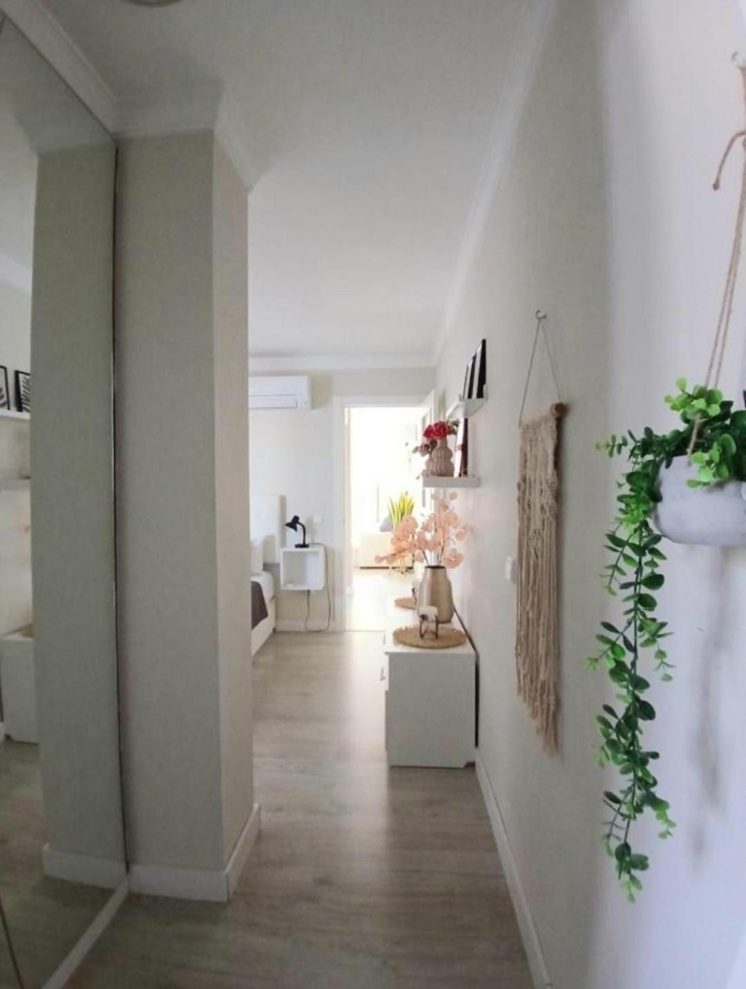 New City Penthouse Near Beach With Sunny Balcony ฟูเอนฮิโรลา ภายนอก รูปภาพ