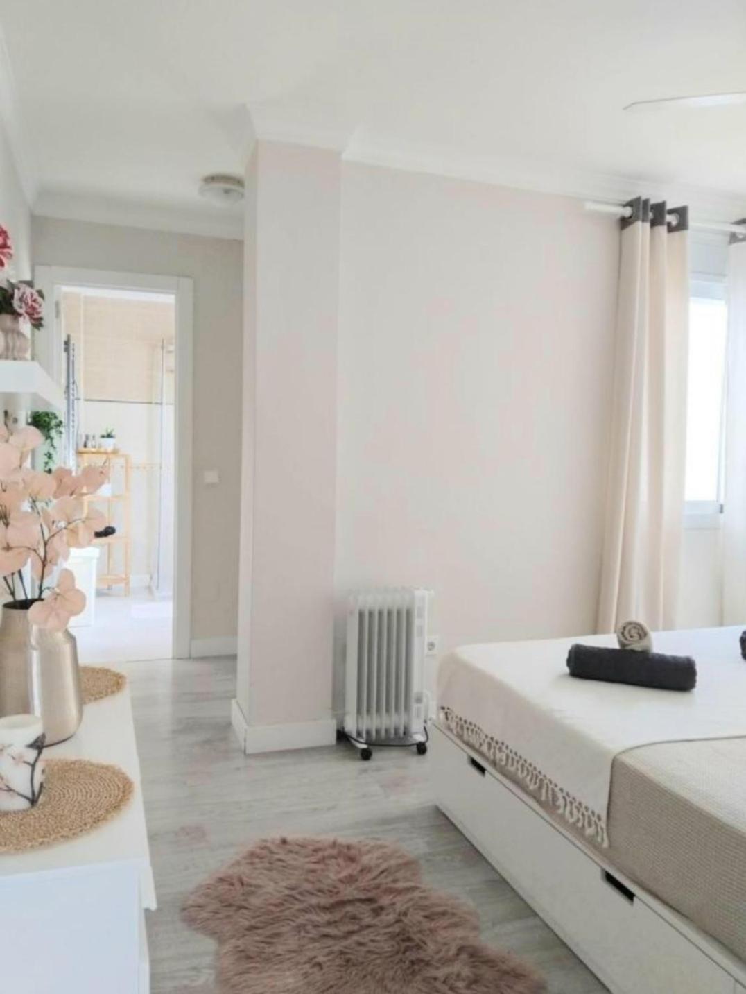 New City Penthouse Near Beach With Sunny Balcony ฟูเอนฮิโรลา ภายนอก รูปภาพ