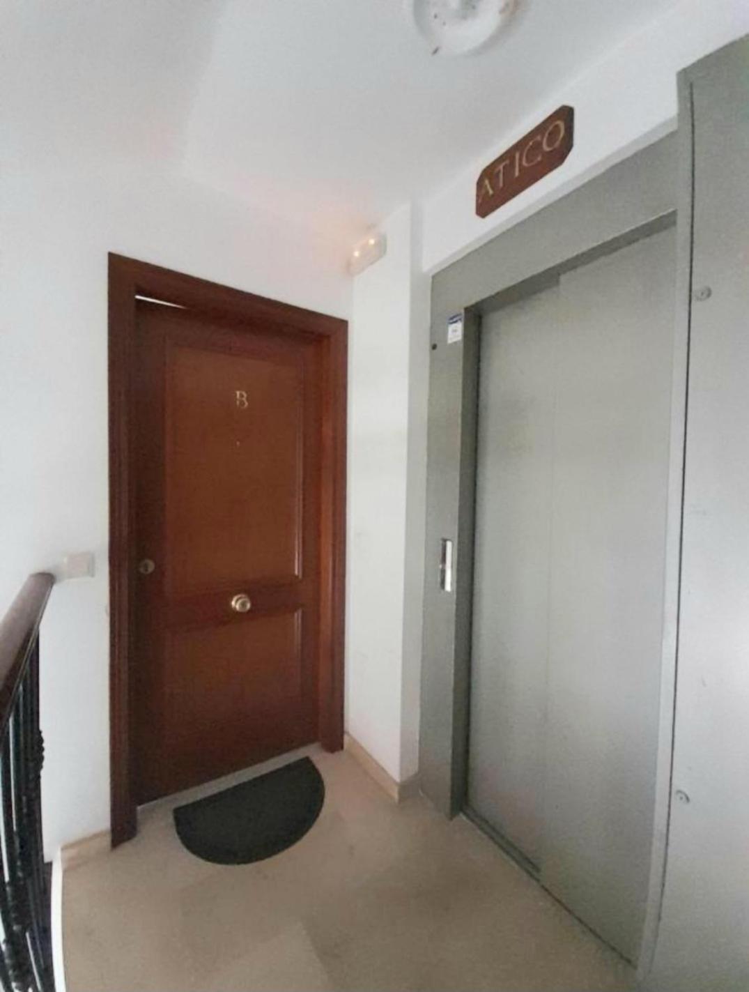 New City Penthouse Near Beach With Sunny Balcony ฟูเอนฮิโรลา ภายนอก รูปภาพ