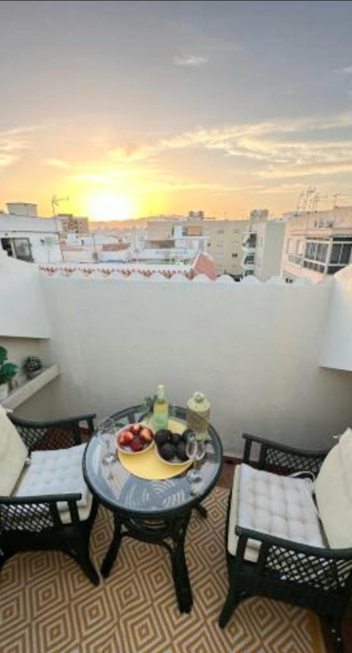 New City Penthouse Near Beach With Sunny Balcony ฟูเอนฮิโรลา ภายนอก รูปภาพ